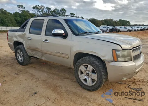 2008 Chevrolet Avalanche C1500 z USA, uszkodzony, nr VIN 3GNEC12058G241468